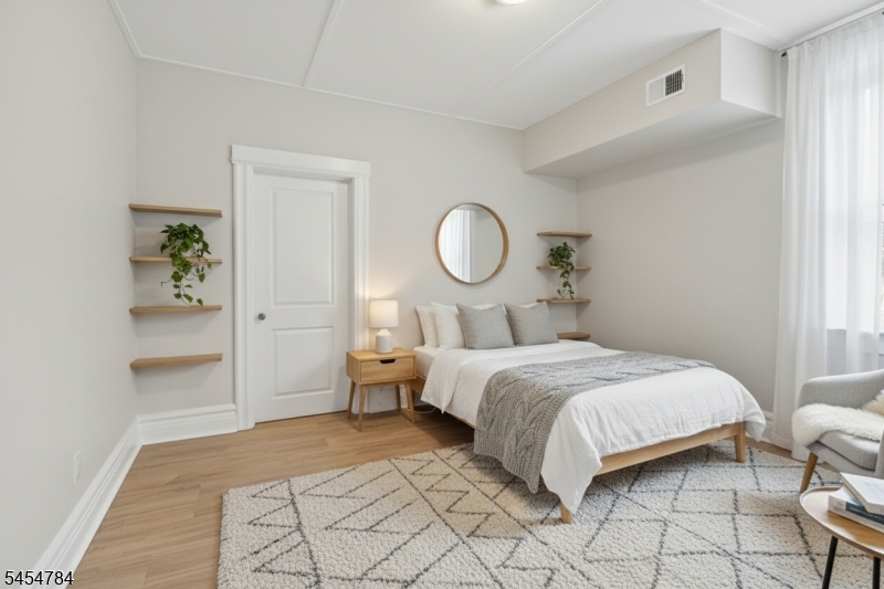 529 S Clinton St Property Photo 6