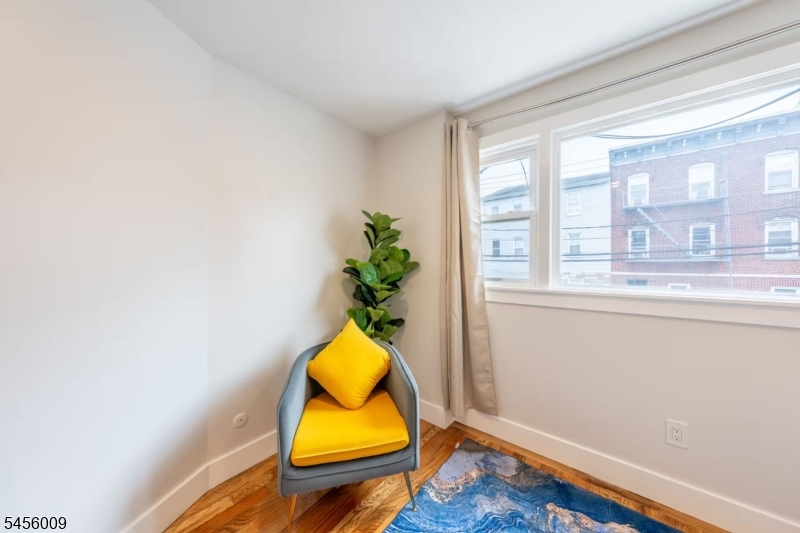33 Adams St 1 Property Photo 4