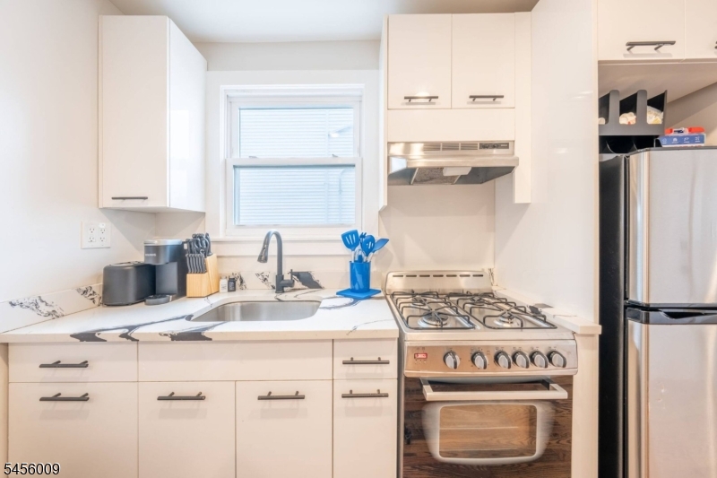 33 Adams St 1 Property Photo 15