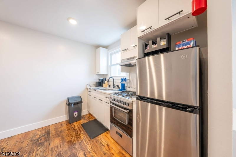 33 Adams St 1 Property Photo 16