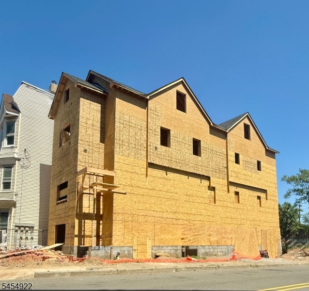153 Spring St Property Photo 3