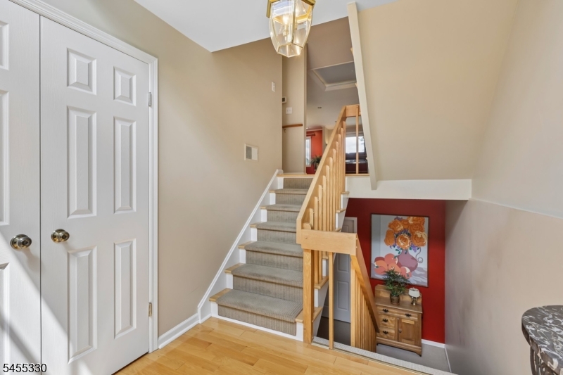 7 Dorset Cir Property Photo 5