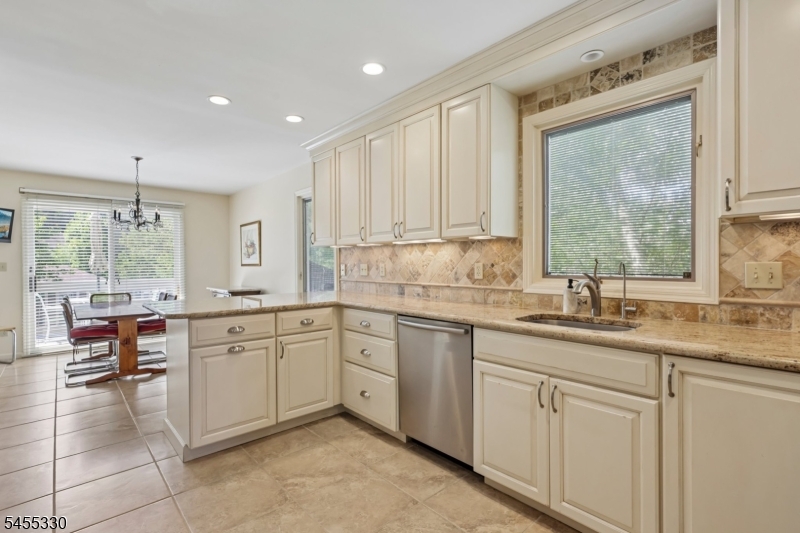 7 Dorset Cir Property Photo 13