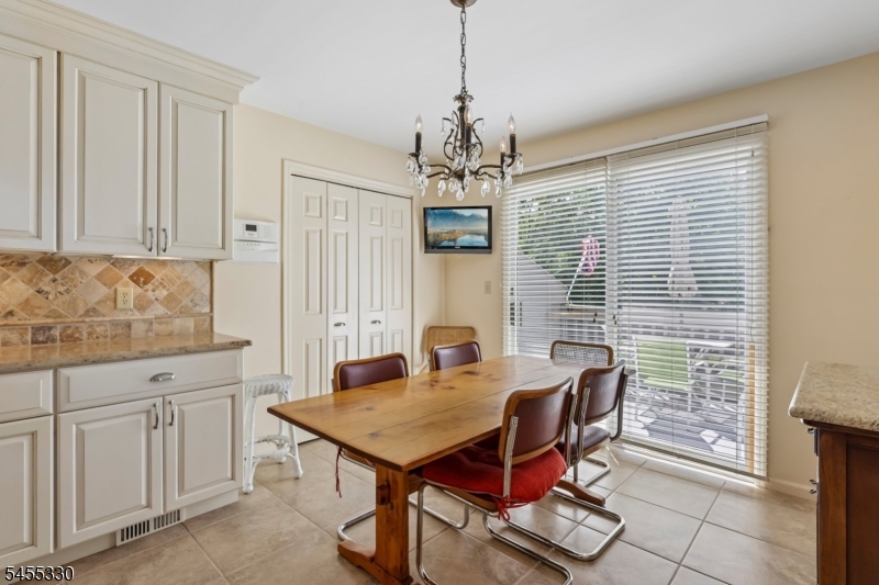 7 Dorset Cir Property Photo 18