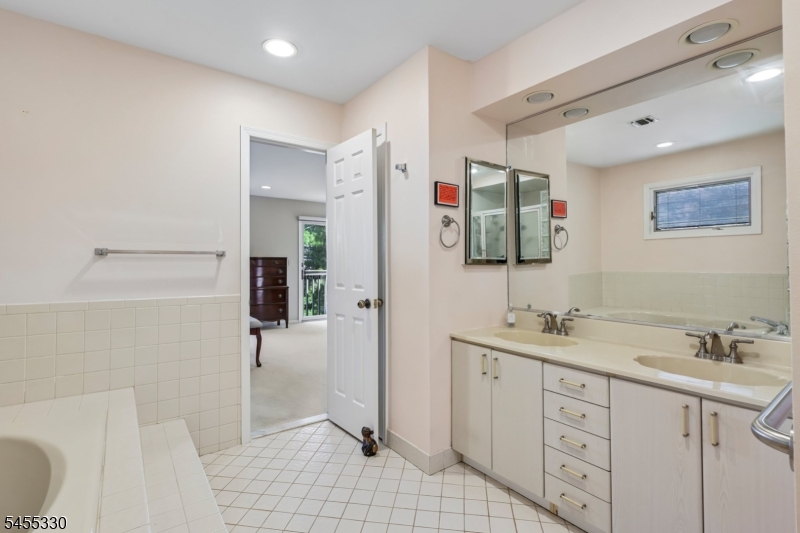 7 Dorset Cir Property Photo 28