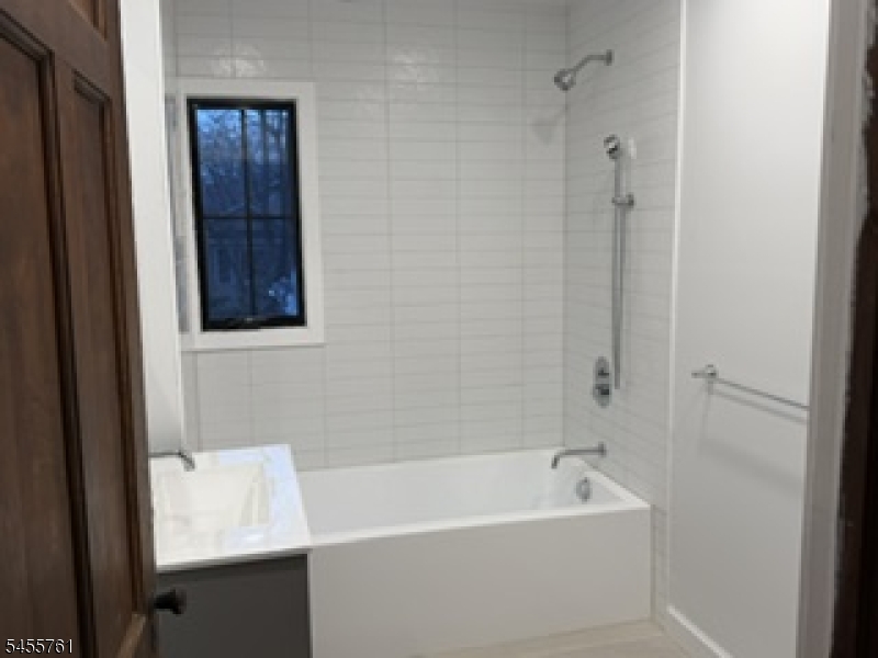 29 Glenwood Dr Property Photo 5