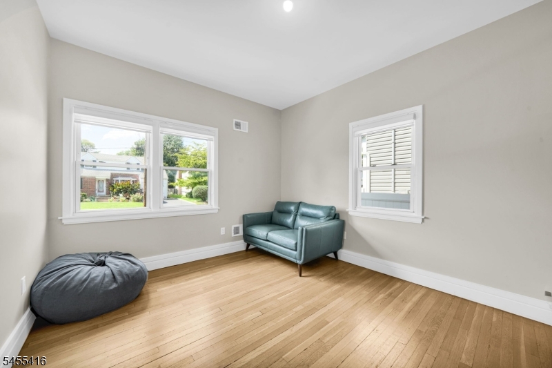 557 Homer Ter Property Photo 4