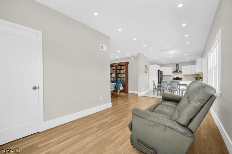 557 Homer Ter Property Photo 13