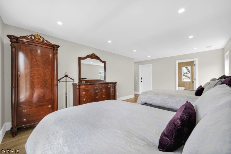 557 Homer Ter Property Photo 15