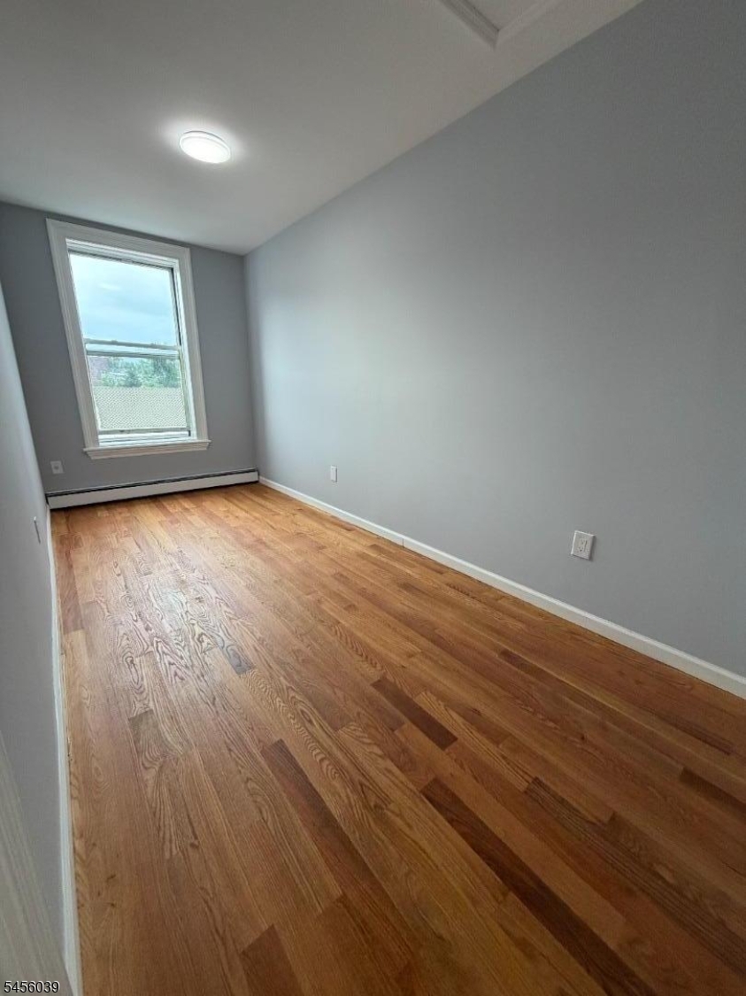 407 Main St 3 Property Photo 6