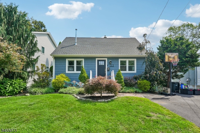 122 Maplewood Ave Property Photo 1