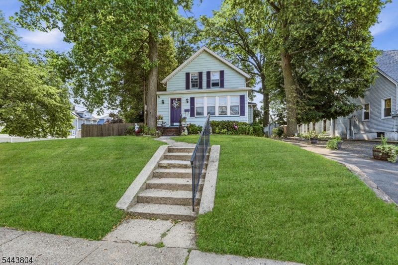 237 Broughton Ave Property Photo 1