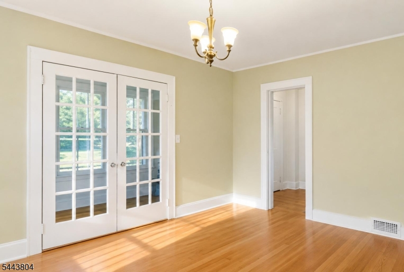 237 Broughton Ave Property Photo 10