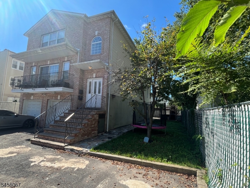193 Hillside Ave Property Photo 2
