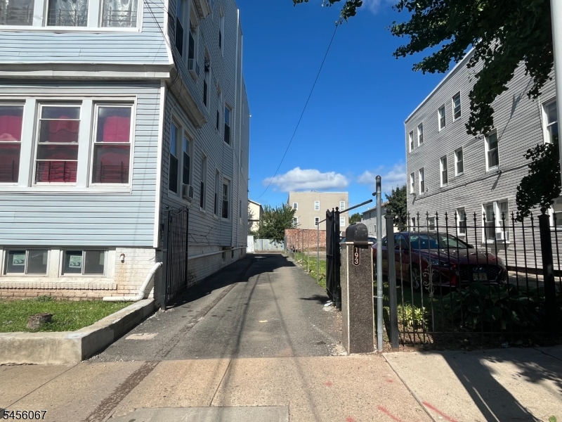 193 Hillside Ave Property Photo 3