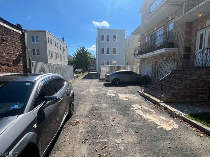 193 Hillside Ave Property Photo 4