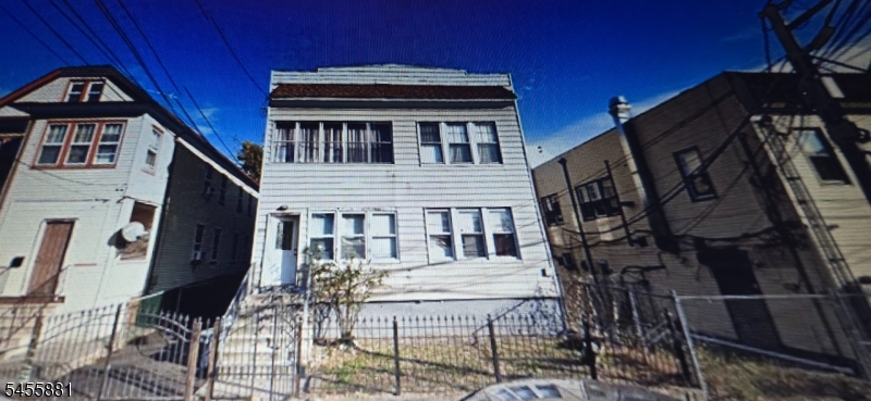 333 E 22nd St 3 Property Photo 8