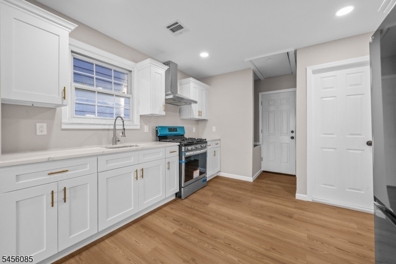 26 Major St Property Photo 6