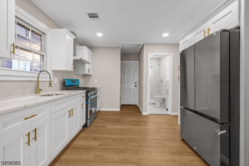 26 Major St Property Photo 7