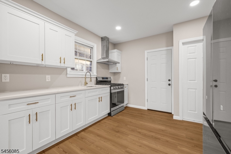 26 Major St Property Photo 13