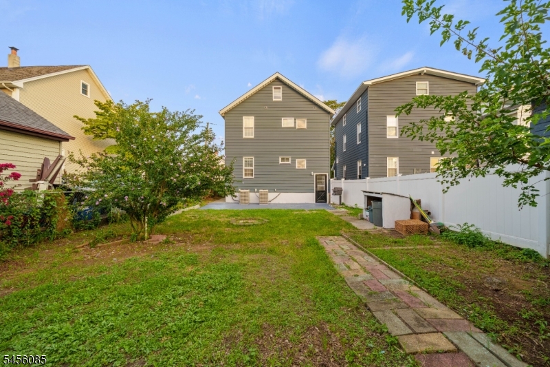26 Major St Property Photo 22