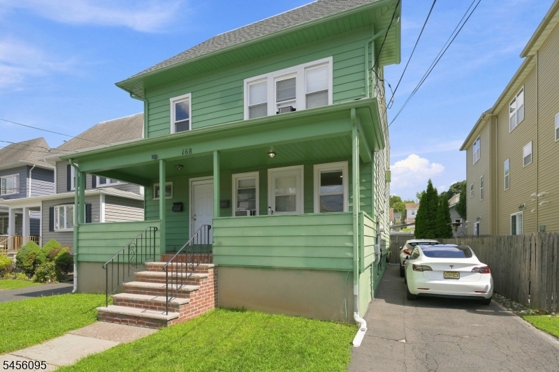 168 Garden Ave Property Photo 2