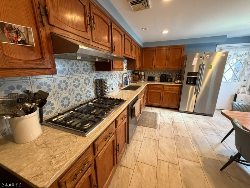 2236 Washington Valley Rd Property Photo 5
