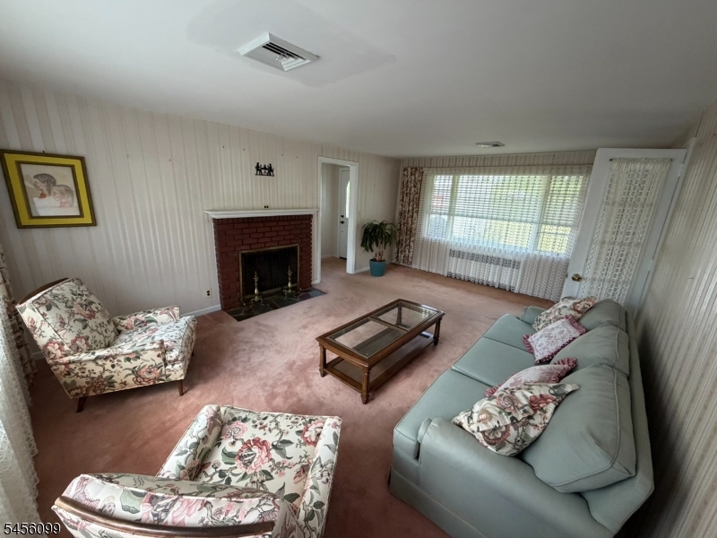2236 Washington Valley Rd Property Photo 6
