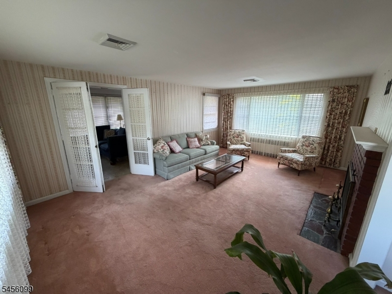 2236 Washington Valley Rd Property Photo 7