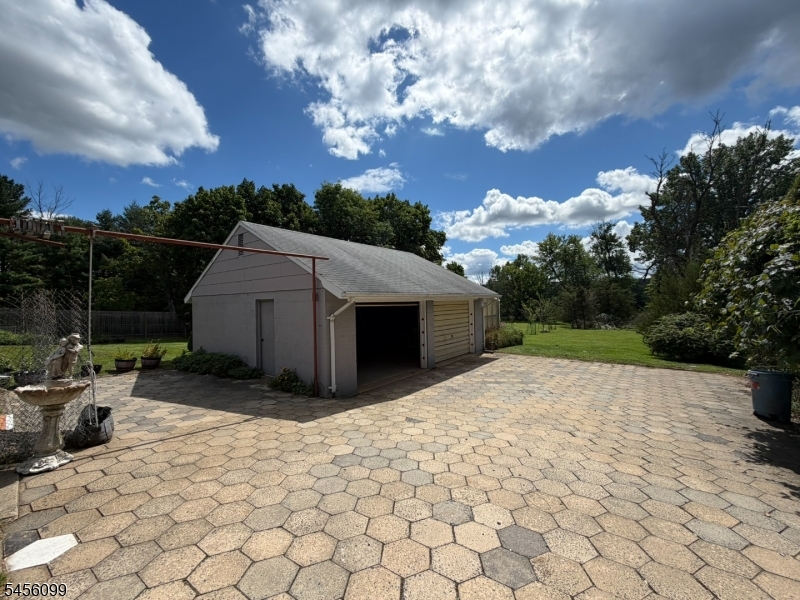 2236 Washington Valley Rd Property Photo 20