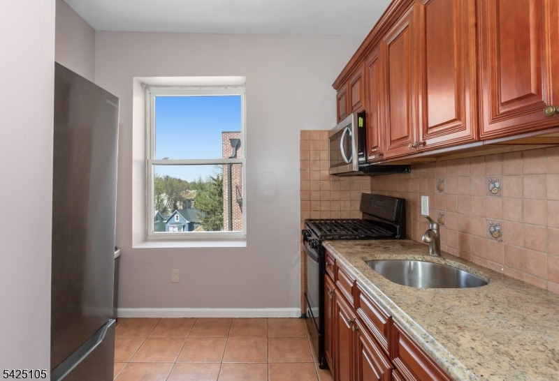 133 N Maple Ave 405 Property Photo 10