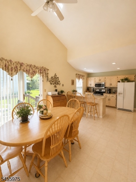 421 Chapman Ct Property Photo 7