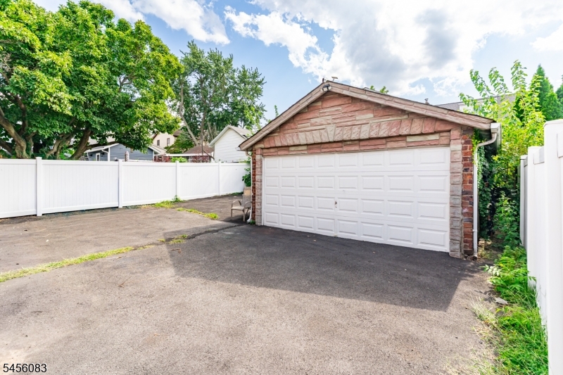 2088 Lentz Ave Property Photo 27