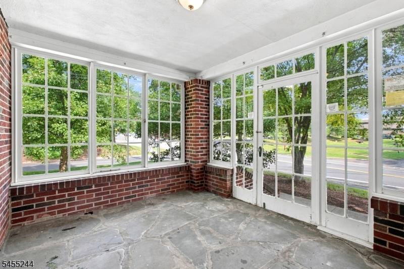 133 Warrenville Rd Property Photo 3