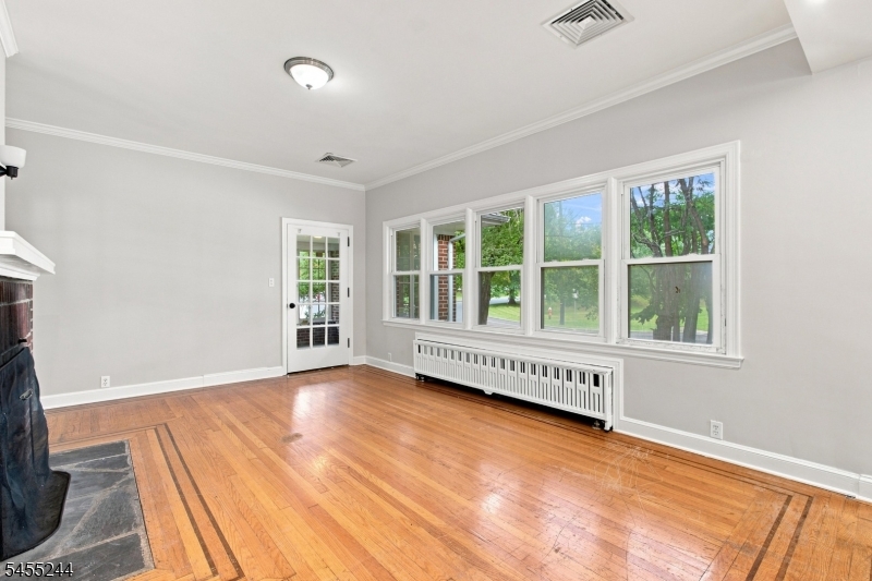 133 Warrenville Rd Property Photo 4