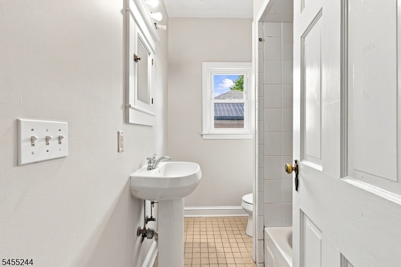 133 Warrenville Rd Property Photo 11