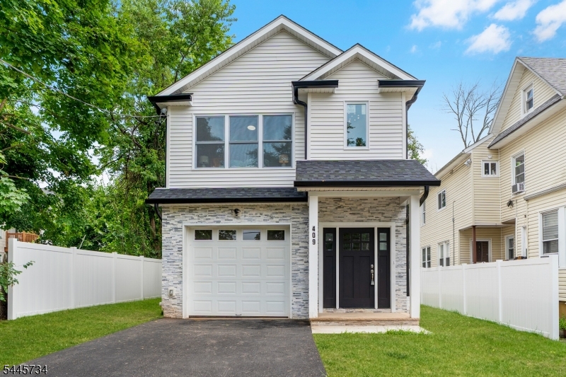 409 John St Property Photo 1
