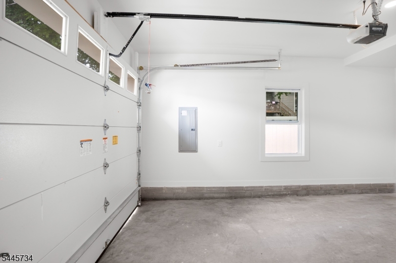 409 John St Property Photo 6