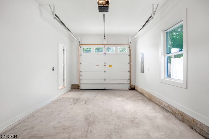 409 John St Property Photo 7