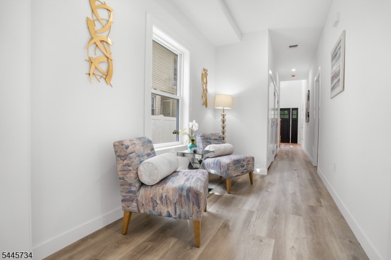 409 John St Property Photo 11