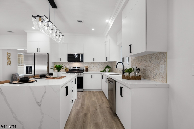409 John St Property Photo 16
