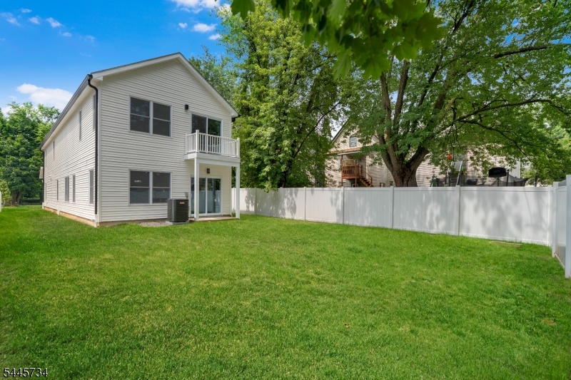 409 John St Property Photo 20