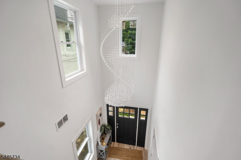 409 John St Property Photo 23