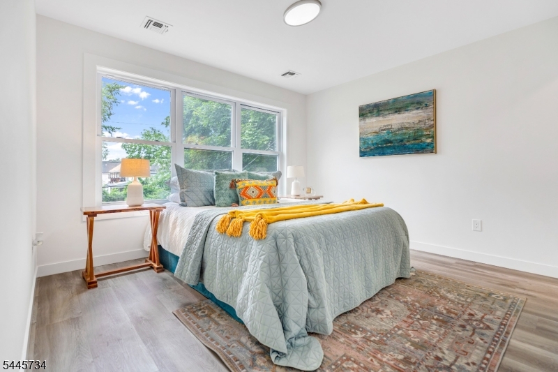 409 John St Property Photo 24