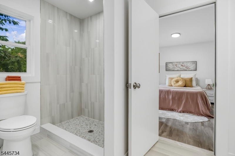 409 John St Property Photo 30