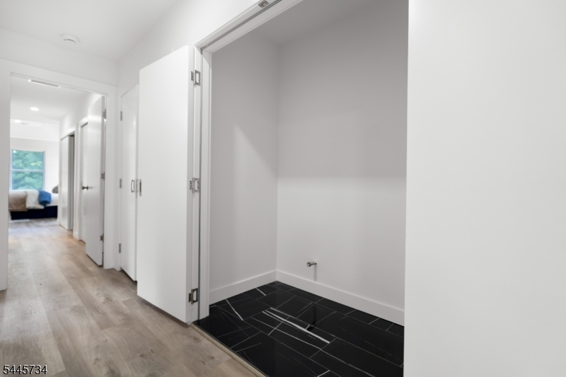 409 John St Property Photo 32