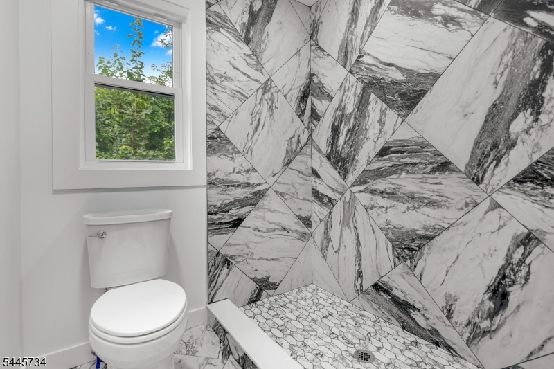 409 John St Property Photo 38