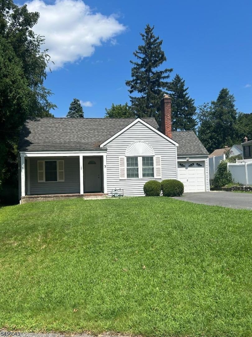 3 Lake Pl Property Photo 1