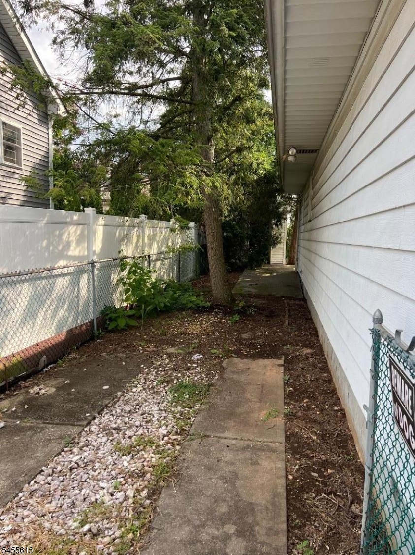 301 New York Ave Property Photo 3