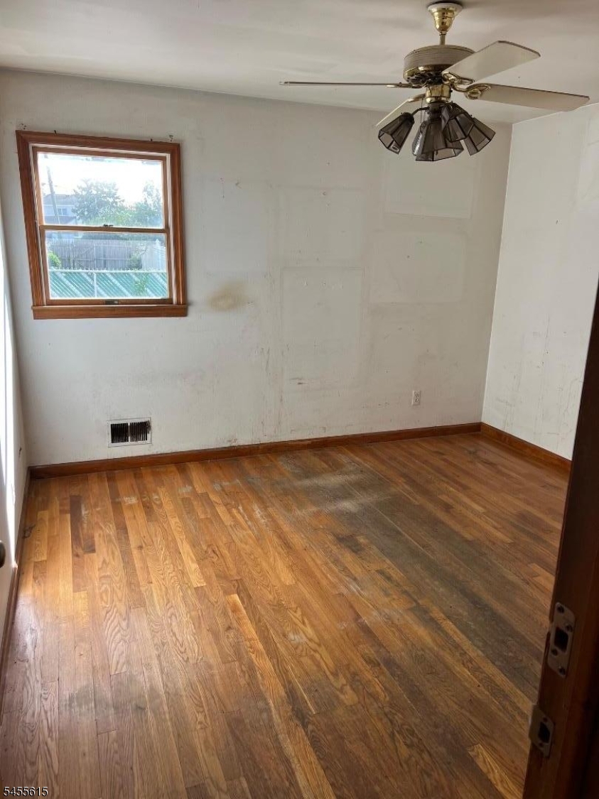 301 New York Ave Property Photo 10